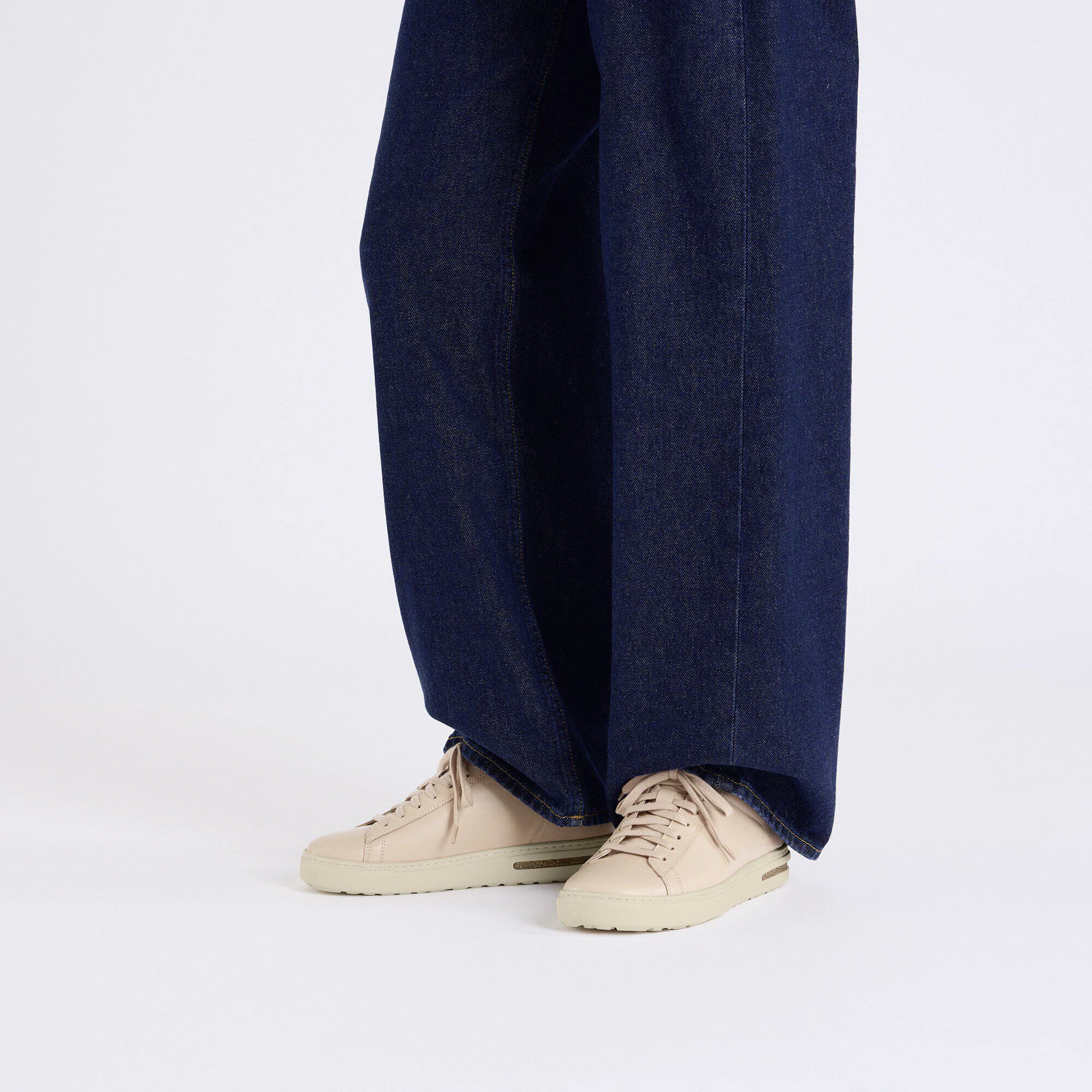 Bend Low Natürliches Leder mit Lackierung